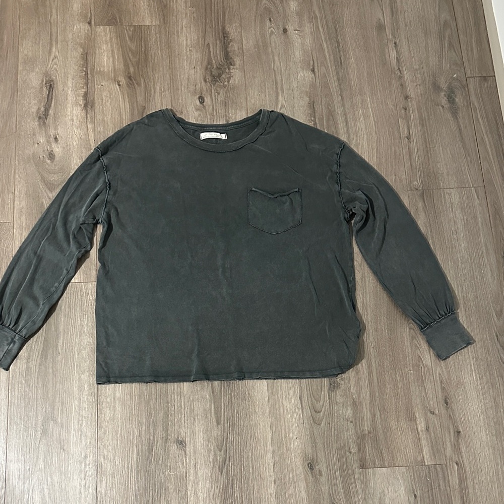 We The Free Women’s Medium Dark Gray Long Sleeve Tee Cotton “Fade into You” Tee